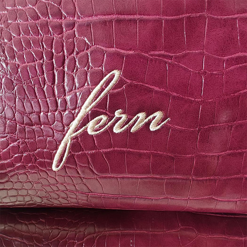 Embroidered Croc Makeup Bag Pe - огляд і ціна Travel Accessories Ideas